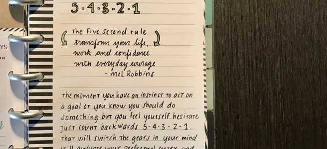 Sneak peek de mon cahier de notes lorsque j'écoute la chaîne Youtube de Mel Robbins - elle nota