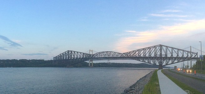 La promenade Samuel de Champlain au golden hour i.e. ze terrain de jeu, photo Marc-Antoine Latouche - elle nota